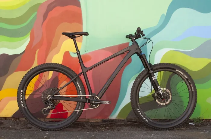 Diamondback Sync’r Carbon 29 Hardtail Mountain Bike, Black, M