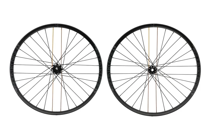 Industry Nine Enduro 305 Aluminum Tubeless 26″ Wheelset