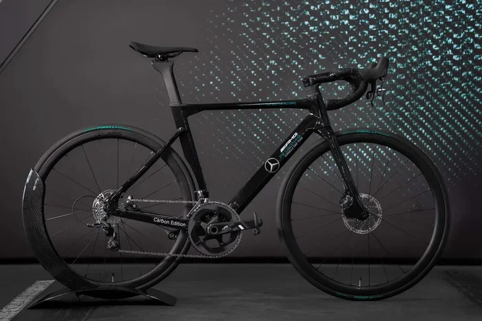 Mercedes-AMG PETRONAS F1® Team V12 Road Edition