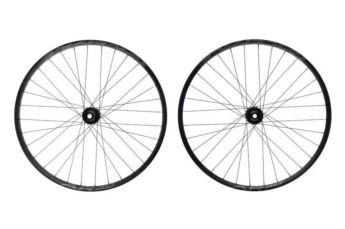 Race Face AR Offset 30 Aluminum Tubeless 27.5″ Wheelset