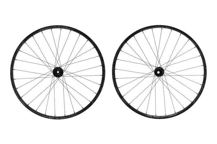 Race Face ARC 30 Offset i9 1/1 Hubs Aluminum Tubeless 29″ Wheelset