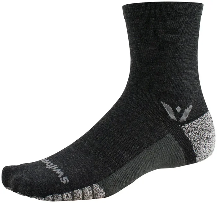 Swiftwick Flite XT Trail Mid Crew Socks – 5″ Coal Small